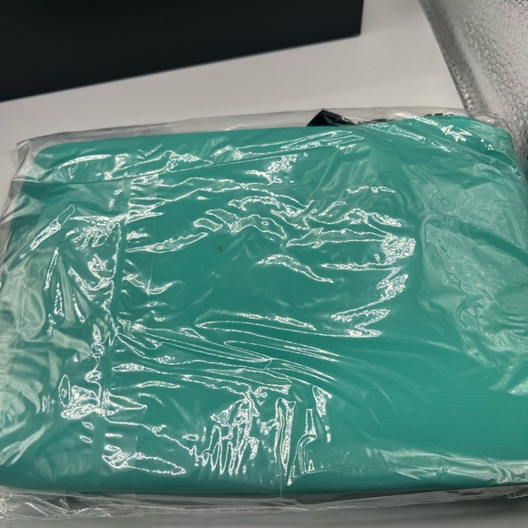 CHANEL Tiffany Blue Cosmetic Bag - Picture 6 of 11